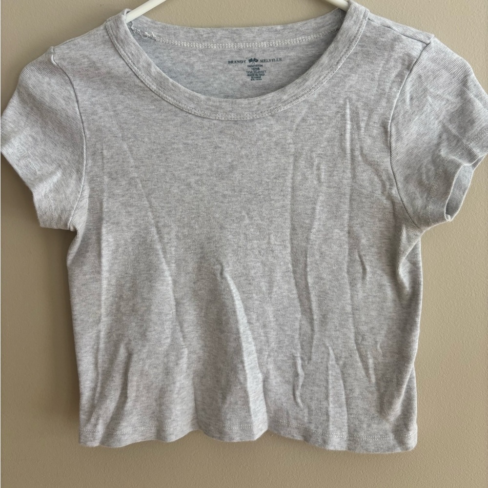 🩶 Brandy Melville Heather Gray Cropped Tee 🩶